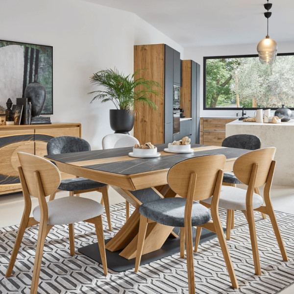 CHAISE THALES