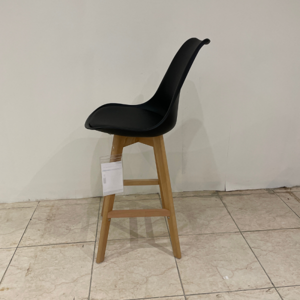 LOT DE 4 TABOURETS SCANDINAVES