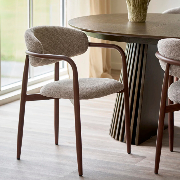 CHAISE LEVANTO AVEC ACCOUDOIRS